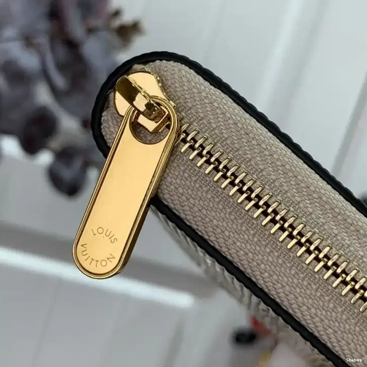 2010B570060 Bags LV 0525